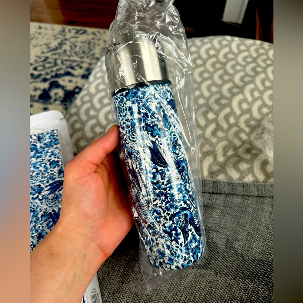NEW 17oz Stone Cold Fox Thermos